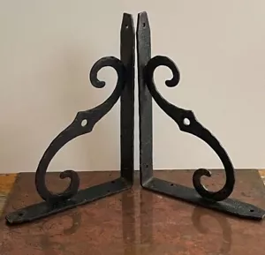 Par de soportes de pared de metal de aspecto forjado a mano hechos en Italia de colección pintados de negro - Imagen 1 de 6