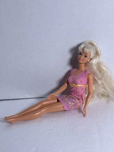 Barbie Pretty Flowers 1999 bambola in abito rosa - Foto 1 di 3