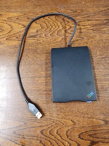 IBM Portable USB 3.5" Floppy Diskette Disk Drive Model MPF82E - Afbeelding 1 van 4