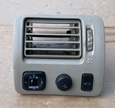 2000-2004 TOYOTA AVALON LEFT/DRIVER DASH AIR VENT GRILLE 55650-AC010 OEM - Image 1 of 4