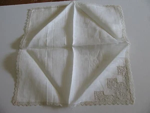 ANTIQUE VINTAGE FINE LINEN HANDMADE LACE TADDED IVORY COLORED HANKERCHIEF UNUSED - Picture 1 of 4