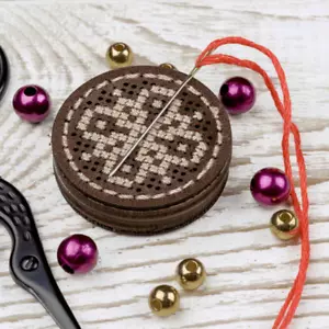 Wonderland Crafts Magnetic needle holder making kit FLTL-040 - Picture 1 of 3