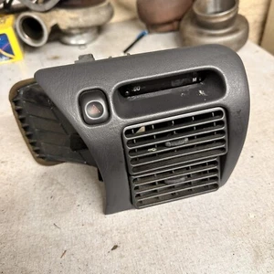 1990 1993 TOYOTA CELICA DASH AIR VENTS AND CLOCK - Picture 1 of 4