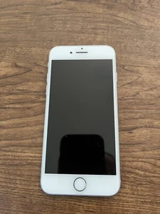 Apple iPhone 7 - 32GB - Silver (Vodafone) - Picture 1 of 5