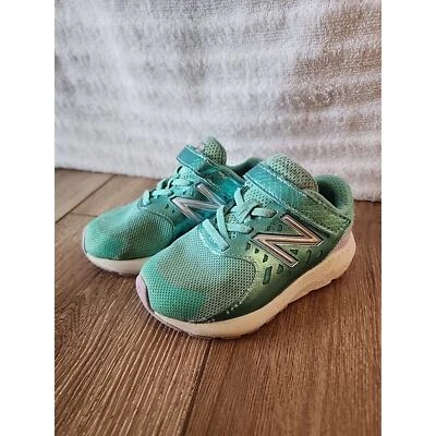 Zapatos para correr New Balance para niños pequeños talla 7,5 - sin cuerdas para zapatos verde azulado/como nuevos Foto 1 de 4