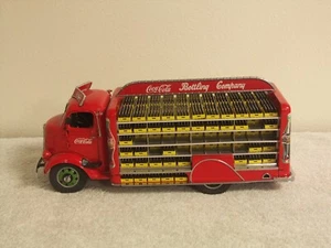 Danbury Mint 1938 Coca-Cola Delivery Truck with Pop Cases - 1:24 Scale - Picture 1 of 8