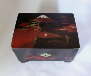 Vintage Japanese Lacquered Jewellery Box with Working Musical Movement: - Picture 1 of 13