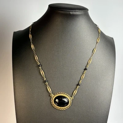 Collar 1928 tono dorado filigrana y cabujón negro luto joyería estilo gótico Foto 1 de 4