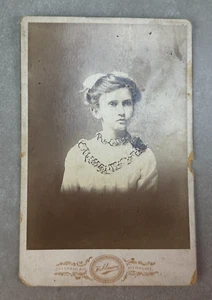 Milwaukee, WI antike Foto Schrankkarte Echtfoto selbstbewusstes kleines Mädchen - Bild 1 von 5