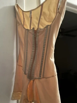 Modelador de cuerpo completo FAJAS bronceado y crema Foto 1 de 3