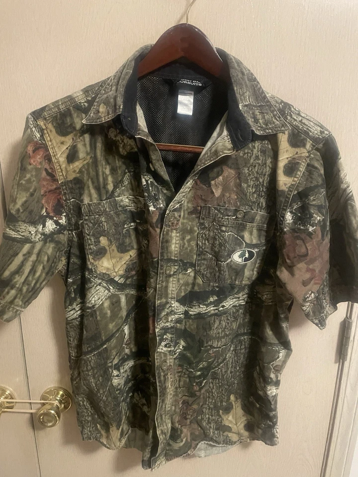 Mossy Oak Pursuit Camo Shirt Sz Large Vented Short Sleeve Button Up.          E1 - Image 1 of 4