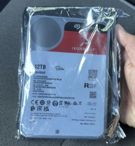 Seagate 12TB IronWolf NAS Internal Hard Drive HDD (ST12000VN0008) - Afbeelding 1 van 7