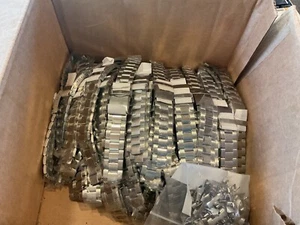 BRACCIALI ESERCITO SVIZZERO VICTORINOX NOS 20mm OYSTER LINKS ESTREMITÀ NOS NUOVI $200 - Foto 1 di 4