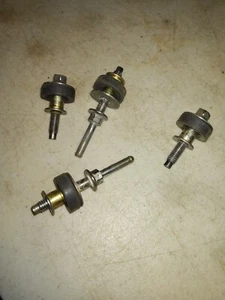 Pernos de montaje aislante plenum colector de admisión de 5,4 L. Ford F-250 2001. Juego de 4 - Imagen 1 de 5