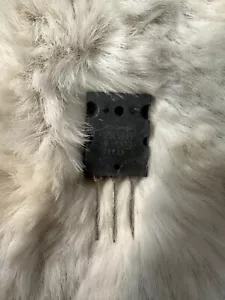Toshiba Power Transistor 2SC5949 - Picture 1 of 3