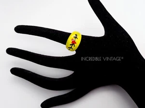 Vintage 1960s Lucite Bubble Dome Ring Yellow Red Heart Arrow Q 1/2 US 8.5 Gift - Picture 1 of 5