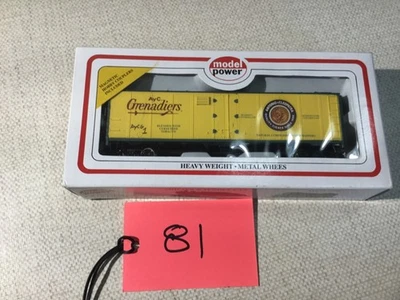 Model Power HO 40' Steel Reefer Car with Ice Hatches.  AyC GRENADIERS .   NIB. - Image 1 of 4