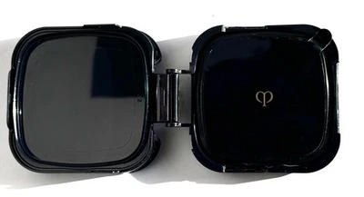 Cle De Peau Beaute Radiant Cushion Foundation Dewy B00 Very Light Beige 15g - Image 1 of 3