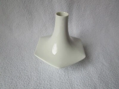 schöne kleine Fürstenberg Vase Porzellan weiß rund sternförmig gemarkt 10x10cm  - Bild 1 von 4