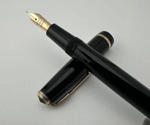 Vintage Parker Slimfold Fountain Pen 18K Gold Nib - Picture 1 of 20