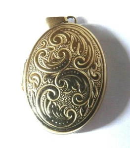 HALLMARKED 9 CARAT YELLOW GOLD ENGRAVED OVAL SWIRL LOCKET YWL59 - Picture 1 of 5