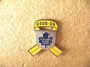 2005-06 Toronto Maple Leafs Welcome Back ribbon lapel pin - Picture 1 of 3