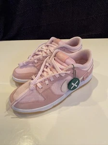 Nike Dunk Low SE Classic Teddy Bear Light Soft Pink Women’s Size 9 DZ5318-640 - Picture 1 of 14