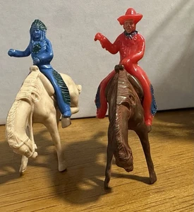 Juguetes de plástico vintage de vaqueros e indios años 1950/60 - Lote de 4 (juego 2) - Imagen 1 de 5