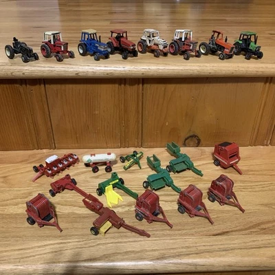 Ertl 1:64 Tractor Lot Allis Chalmers, John Deere, Ford , Case, Deutz-allis , Etc - Image 1 of 4