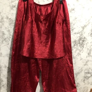 Pigiama donna Victorias Secret raso rosso taglia media senza maniche leggero - Foto 1 di 14