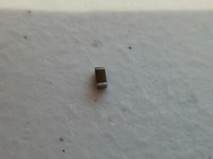 100 pcs EMK212BJ105M 0805 105M 1 uF 16V chip SMD Ceramic Capacitor Taiyo Yuden - Foto 1 di 4