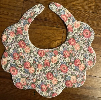 Bavaglino capesante in tessuto fatto a mano - Immagine 1 di 3