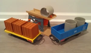 1988 Playskool Express Train Cars Blue Yellow Freight Crates Boxes Pipes Loader - Picture 1 of 5