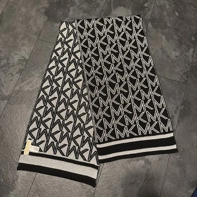  Bufanda reversible Michael Kors MK Logo negra metálica plateada  Foto 1 de 4