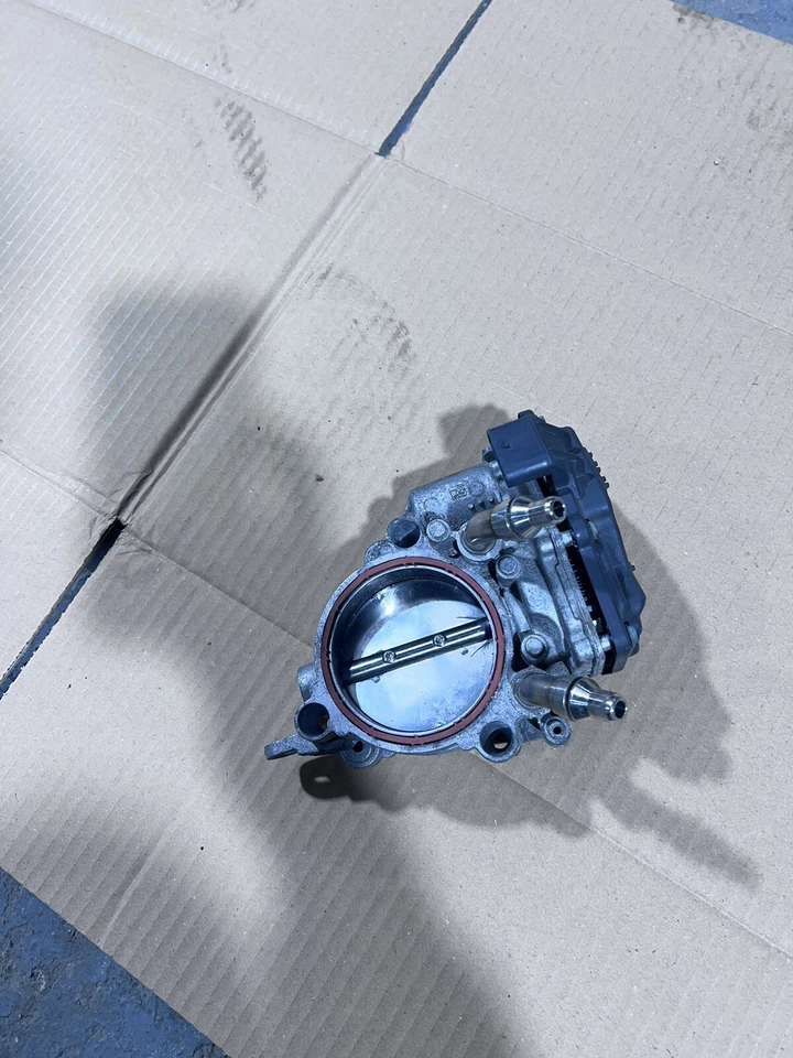 Cuerpo del acelerador OEM BMW X3 X4 SERIE G01 G02 X3M F97 X4M F98 8053336 Foto 1 de 4