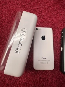 Coque de protection loutre Apple iPhone 5C 16 Go blanche et noire - Photo 1 sur 8