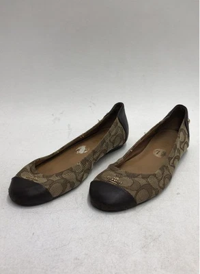 Zapatos planos de ballet Coach Signature con logotipo caqui marrón con puntera talla 7,5 Foto 1 de 4