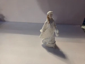 Royal Doulton Figurine - Christmas Lantern H.N. 3953 - 5 3/4" - 1997 - Picture 1 of 4