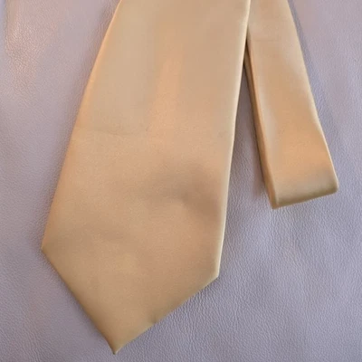 Geoffrey Beene Solid Yellow Polyester Men's Necktie Tie - Image 1 of 4