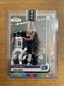 2022-23 Panini Instant Luka Doncic #42 VERSICOLOR/5 SSP 50. Dreifach-Doppel - Bild 1 von 12