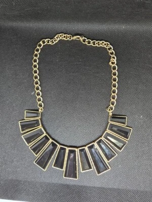 Colar de babador geométrico Forever 21 preto e dourado - Imagem 1 de 2