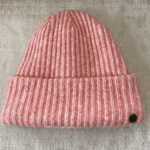 Roxy Peach/Pink Ribbed Beanie. Fold Over One Size Winter Ski Warm Snow Beach EUC - Picture 1 of 7