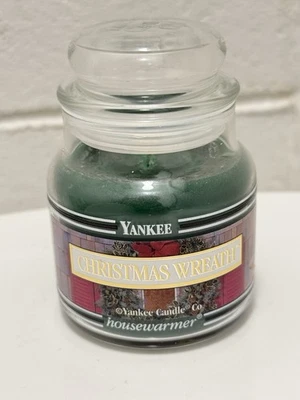 Yankee Candle Christmas Wreath  Jar Candle Small 3.7 Oz Never Burned Foto 1 de 4