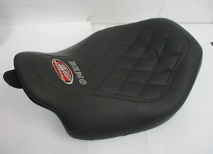 Mustang Wide Tripper Solo Seat Diamond Stitch Black 947430 - Bild 1 von 5
