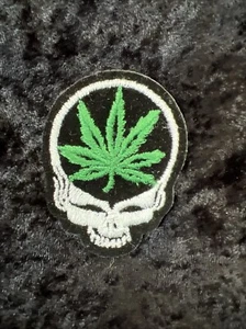 Grateful Dead Pot Leaf VINTAGE HAT VEST PATCH BADGE HIPSTER BIKER NOVELTY #59 - Picture 1 of 3