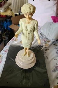 Mary Kay Ash 40 Aniversario Coleccionable Estatuilla Estatua Muñeca RARA COMO NUEVA - Imagen 1 de 3