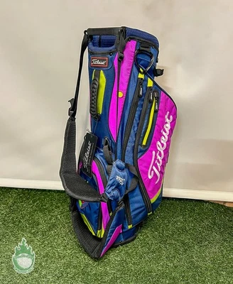 Bolsa de golf Titleist 2015 usada de pie/transporte azul marino lima/púrpura/lima 5 vías 7 bolsillos Foto 1 de 4
