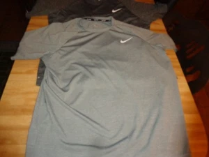 ZWEI GRAUE NIKE DRI-FIT SHIRTS GRÖSSE XL SCHÖN - Bild 1 von 6