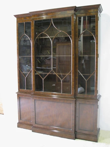 1960s' Kittinger Furniture Mahogany China Cabinet / Breakfront 3 Sections; Mint Cover