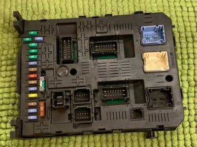 BOITIER FUSIBLE  BSI PEUGEOT CITROEN 966405878001 - Image 1 of 4